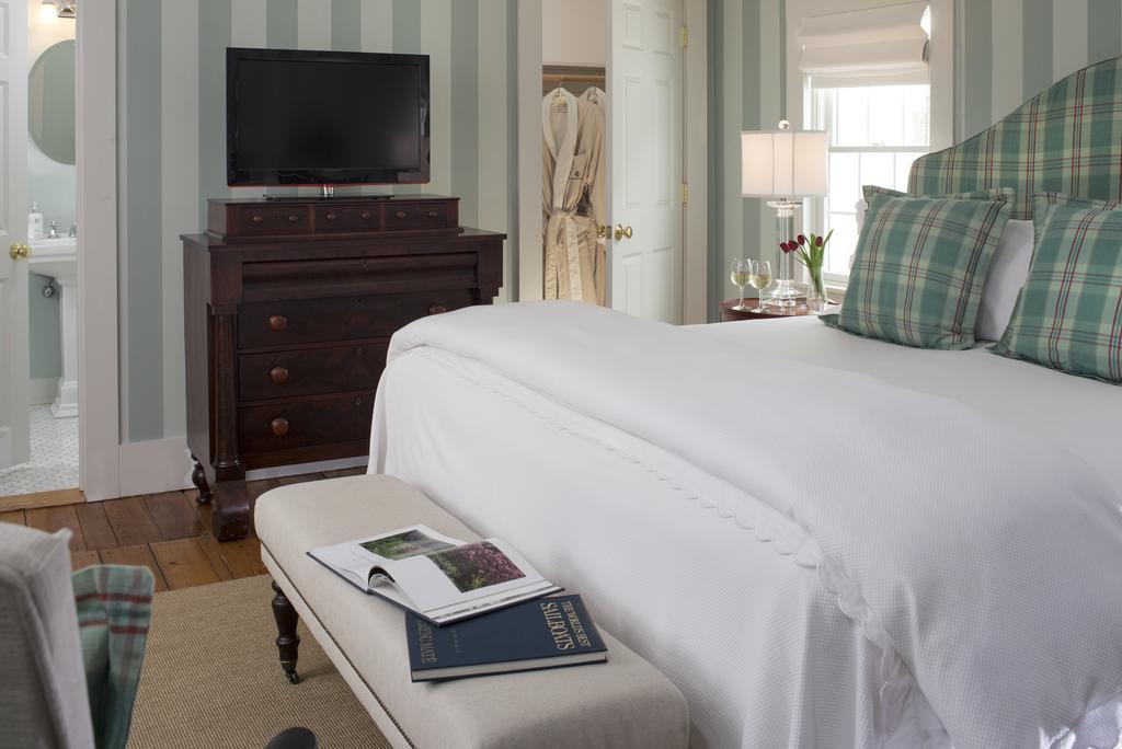 Chatham Gables Inn Room photo